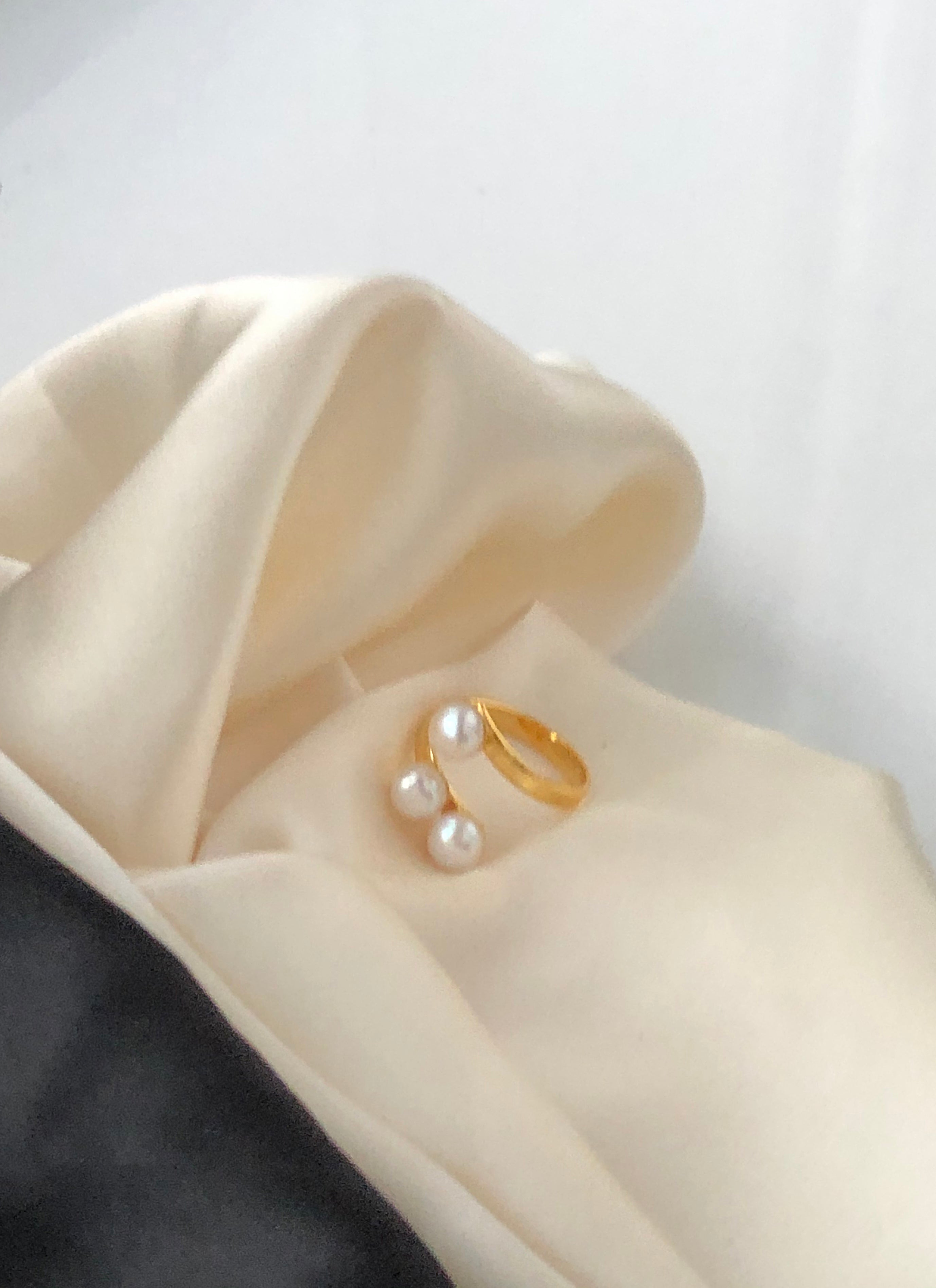 PIERŚCIONEK PERŁOWY TRIPLE PEARL SIMPLE RING
