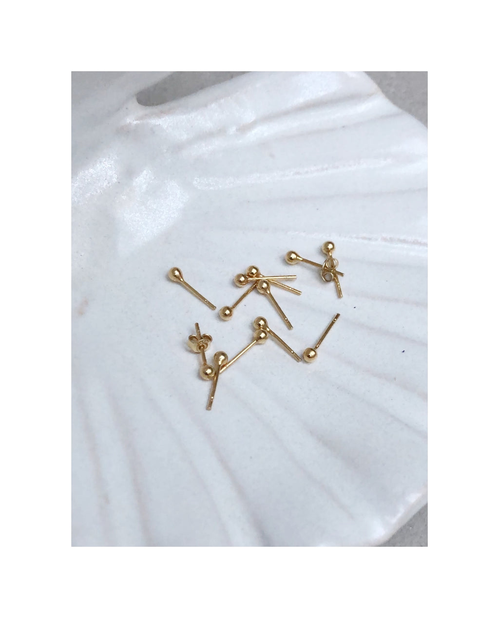TINY DOTS EARRINGS