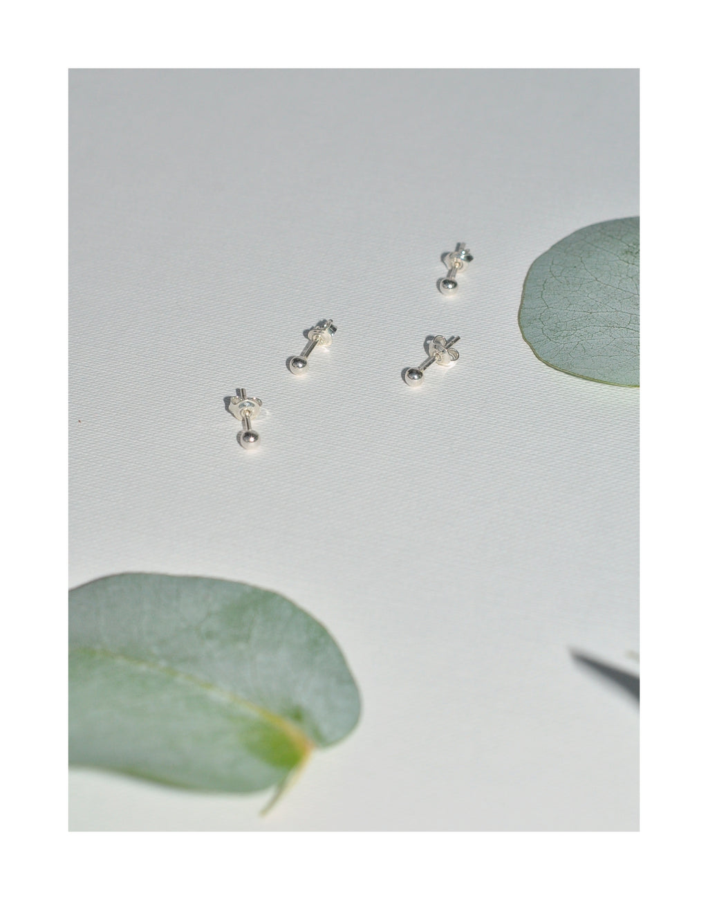 TINY DOTS EARRINGS