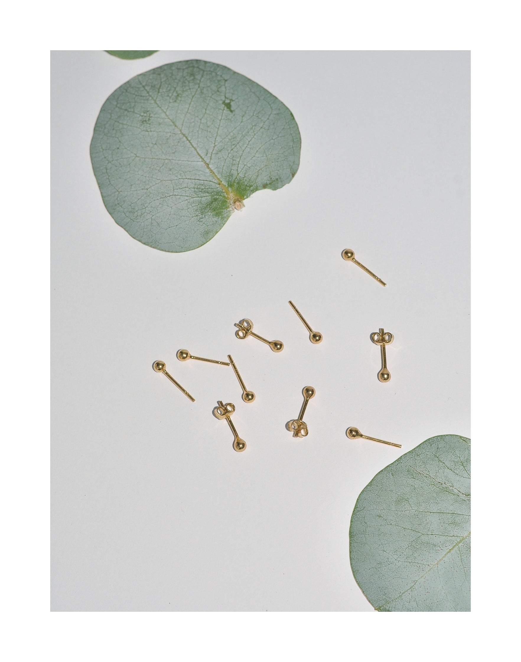 TINY DOTS EARRINGS