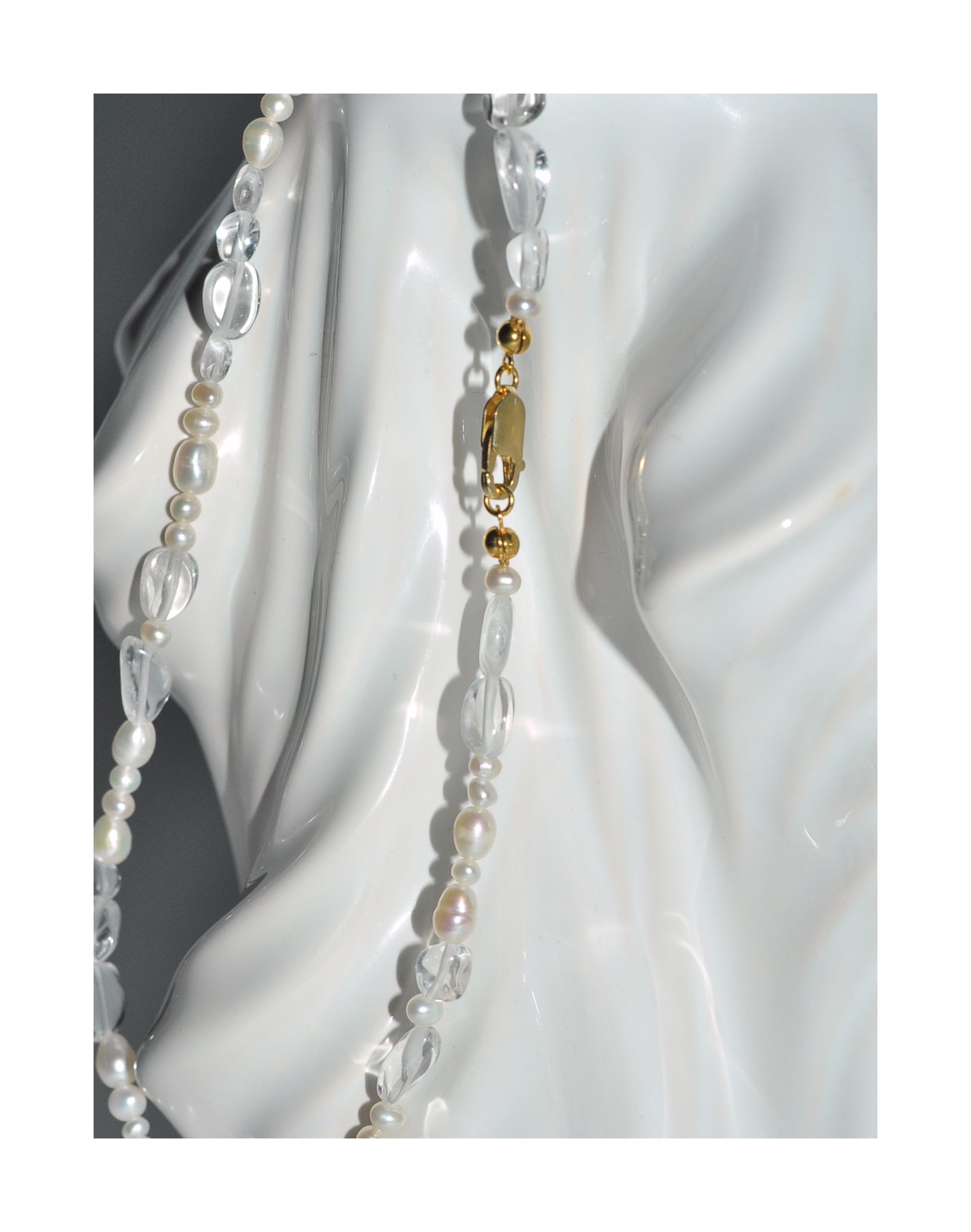 CRYSTAL & PEARLS CHOKER