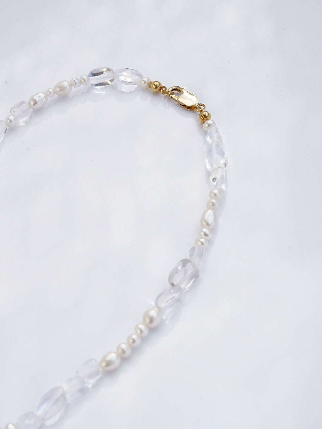 CRYSTAL & PEARLS CHOKER