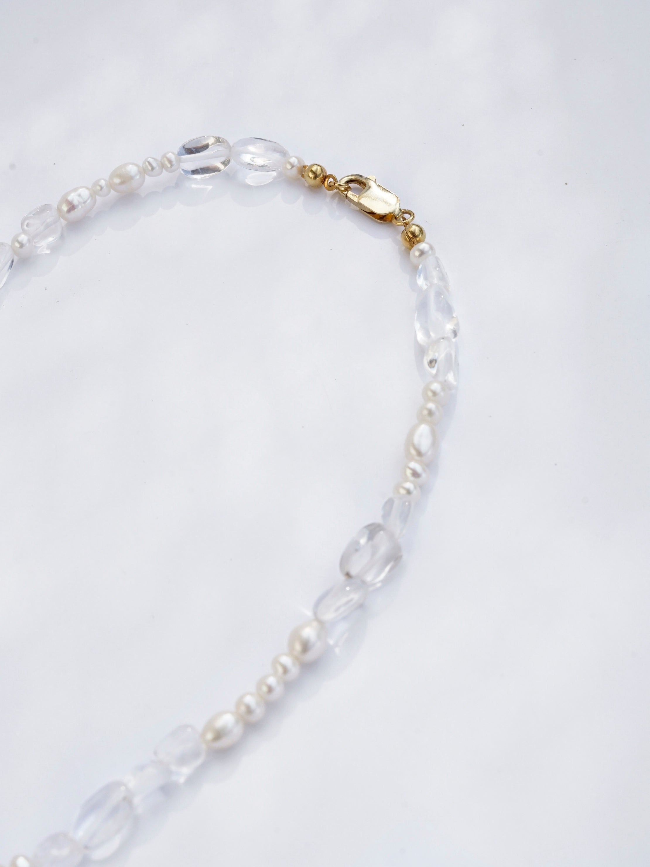 CRYSTAL & PEARLS CHOKER