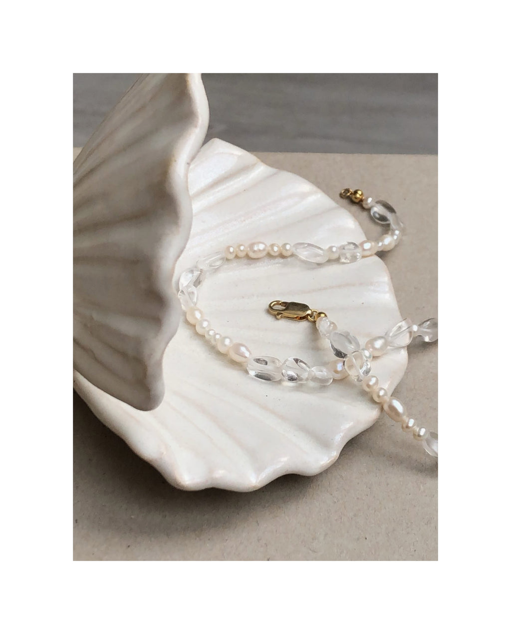 CRYSTAL & PEARLS CHOKER