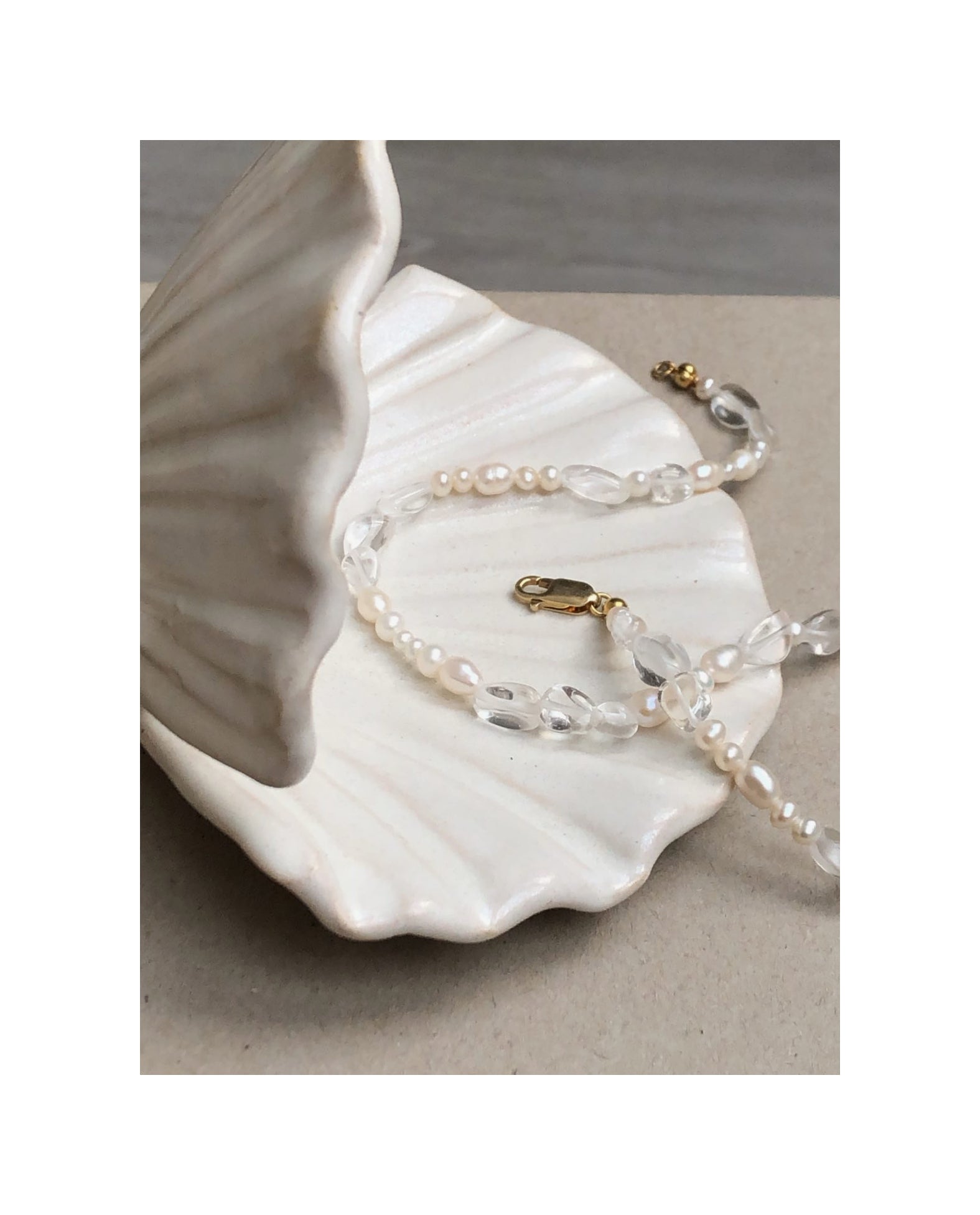 CRYSTAL & PEARLS CHOKER