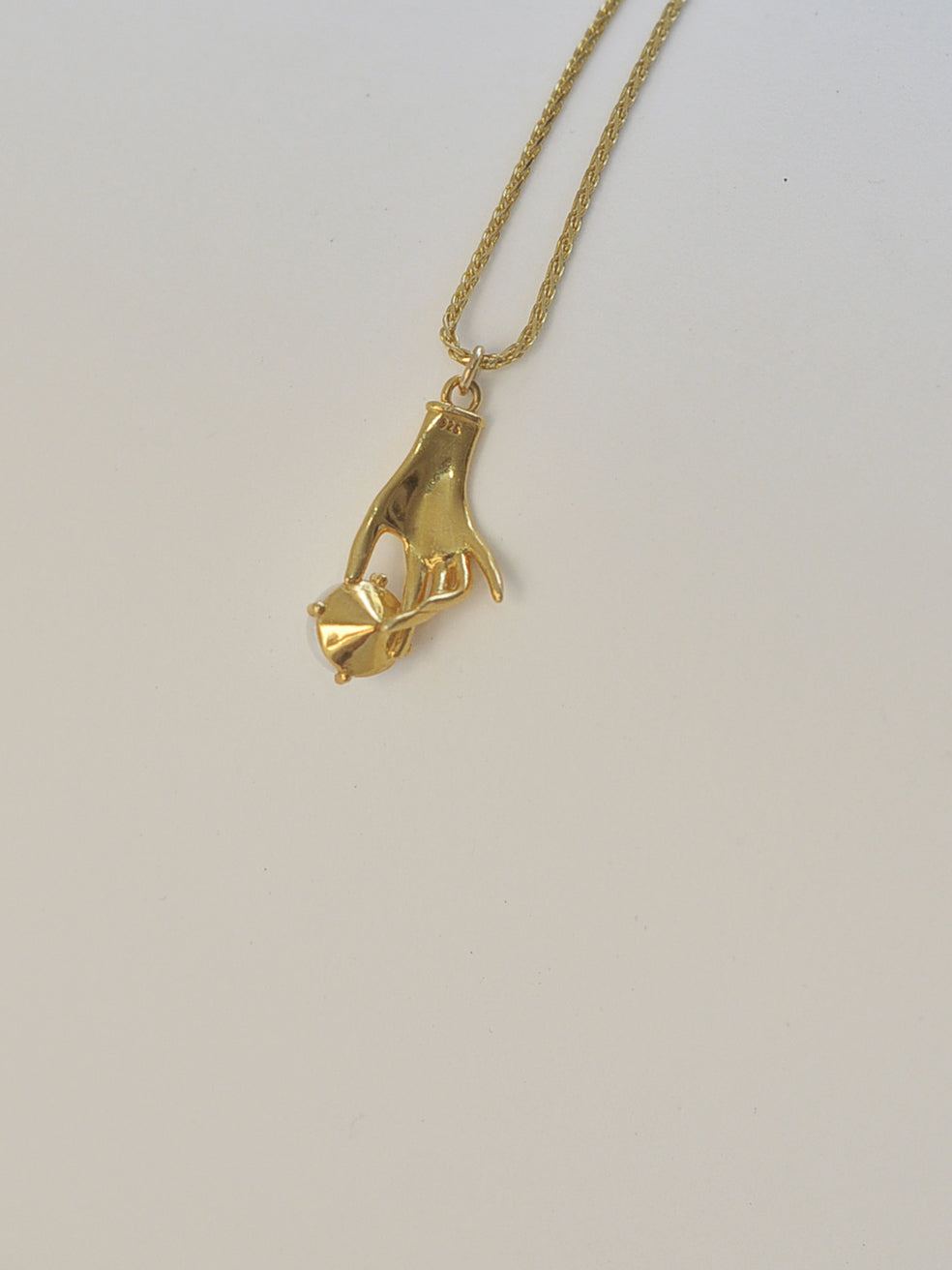 NECKLACE WITH PEARL HAND WITH PEARL