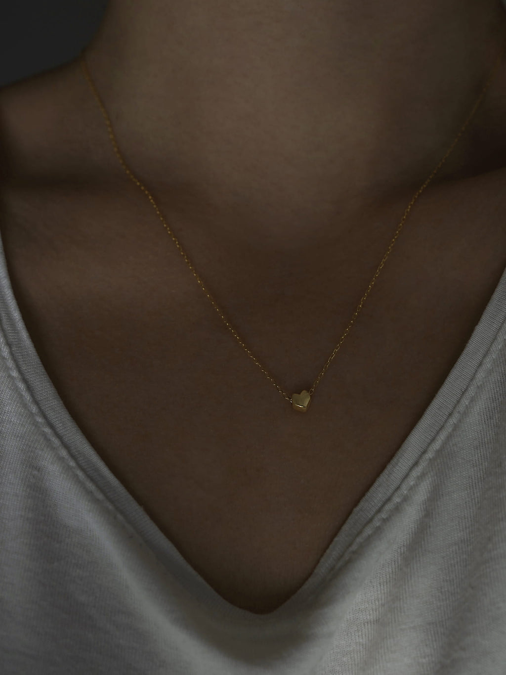 TINY HEART NECKLACE