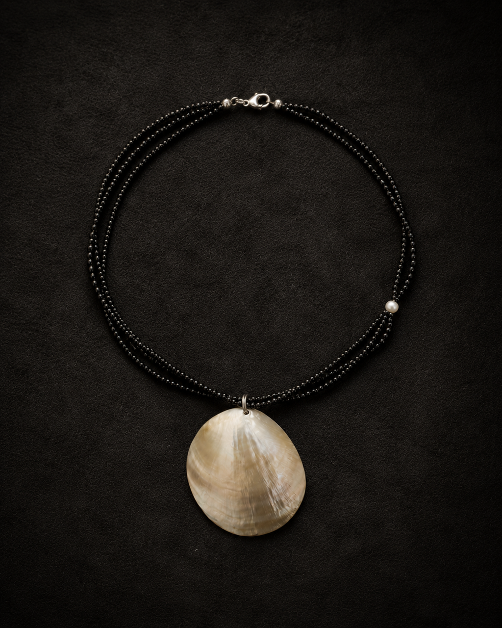 NASZYJNIK COLETTE SHELL | ONYX