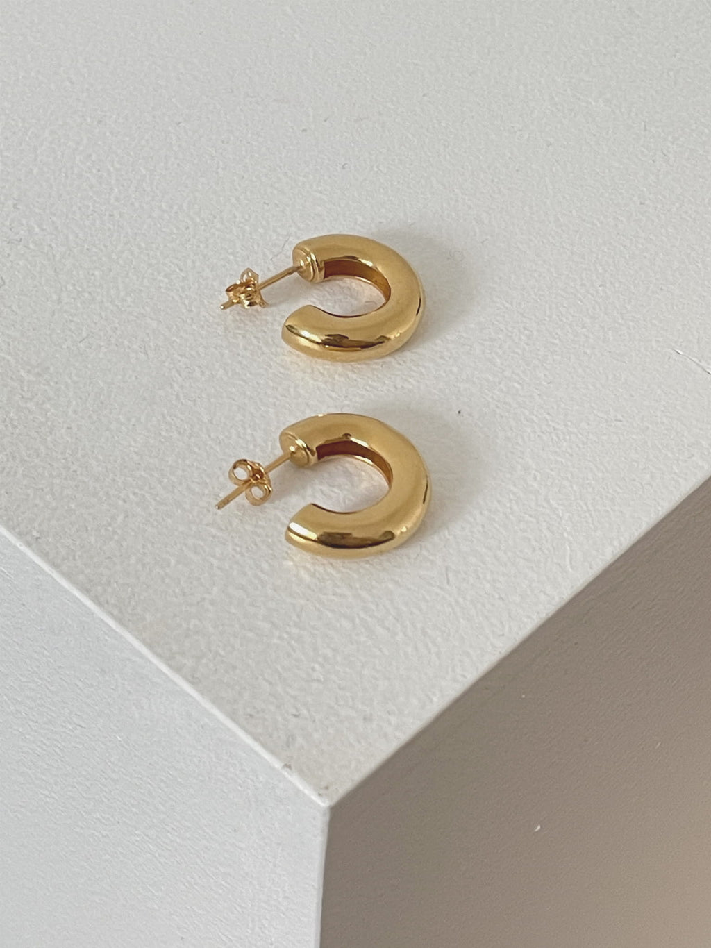 CLASSIC CHUNKY HOOPS EARRINGS