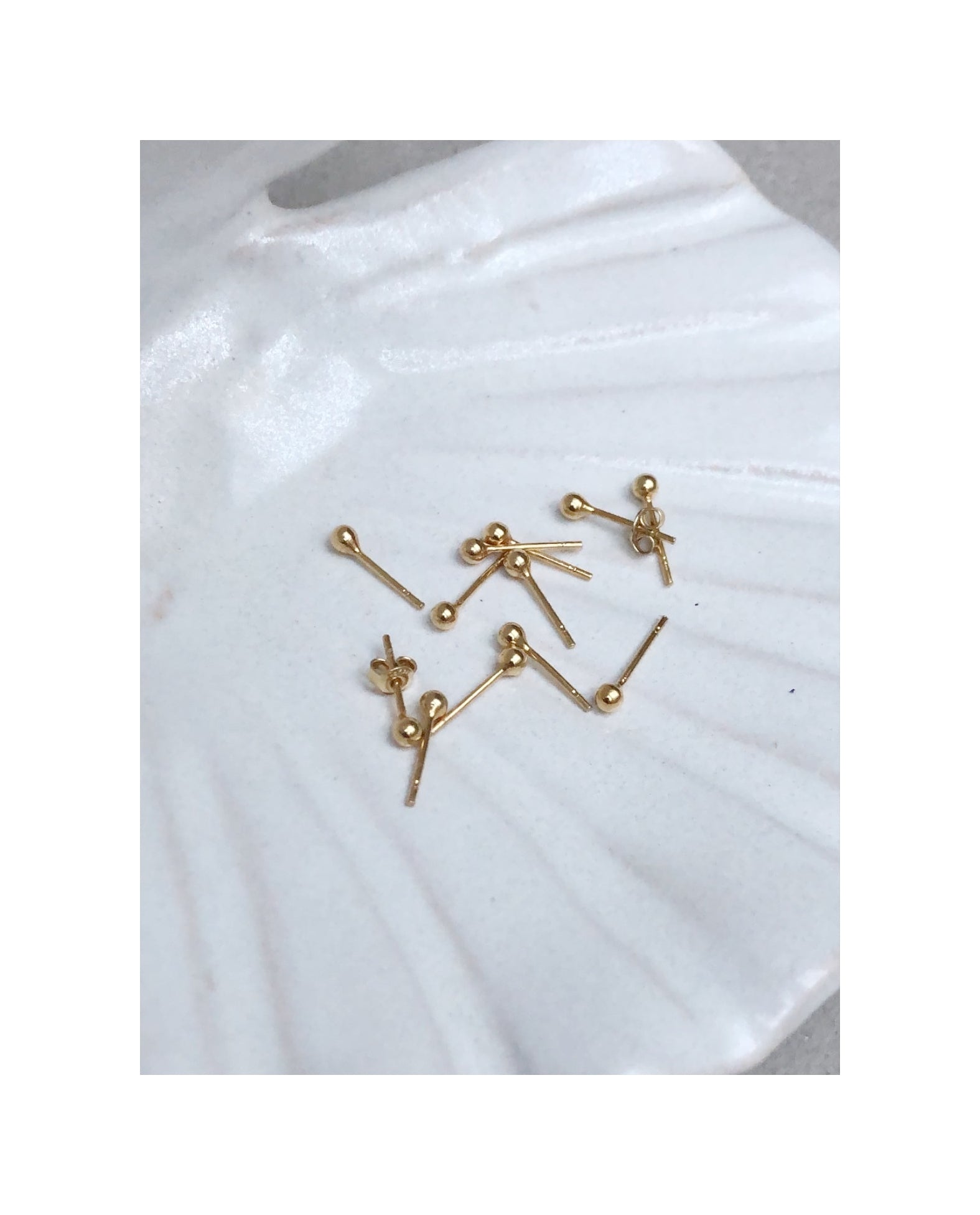TINY DOTS EARRINGS GOLD 585