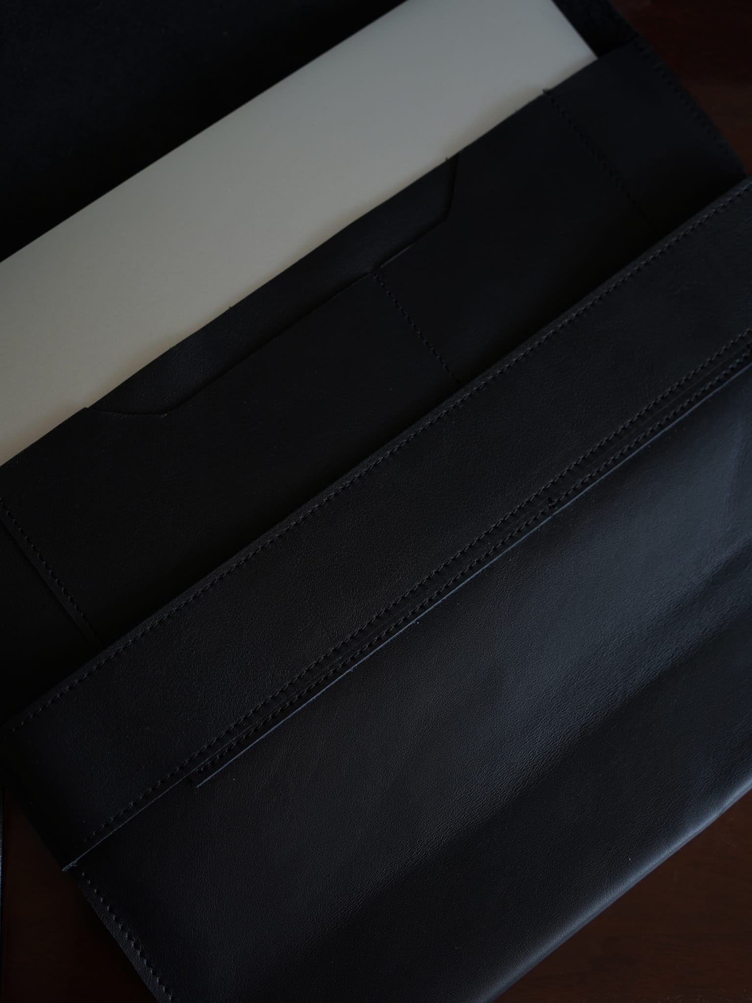 LEATHER CASE / LAPTOP SLEEVE