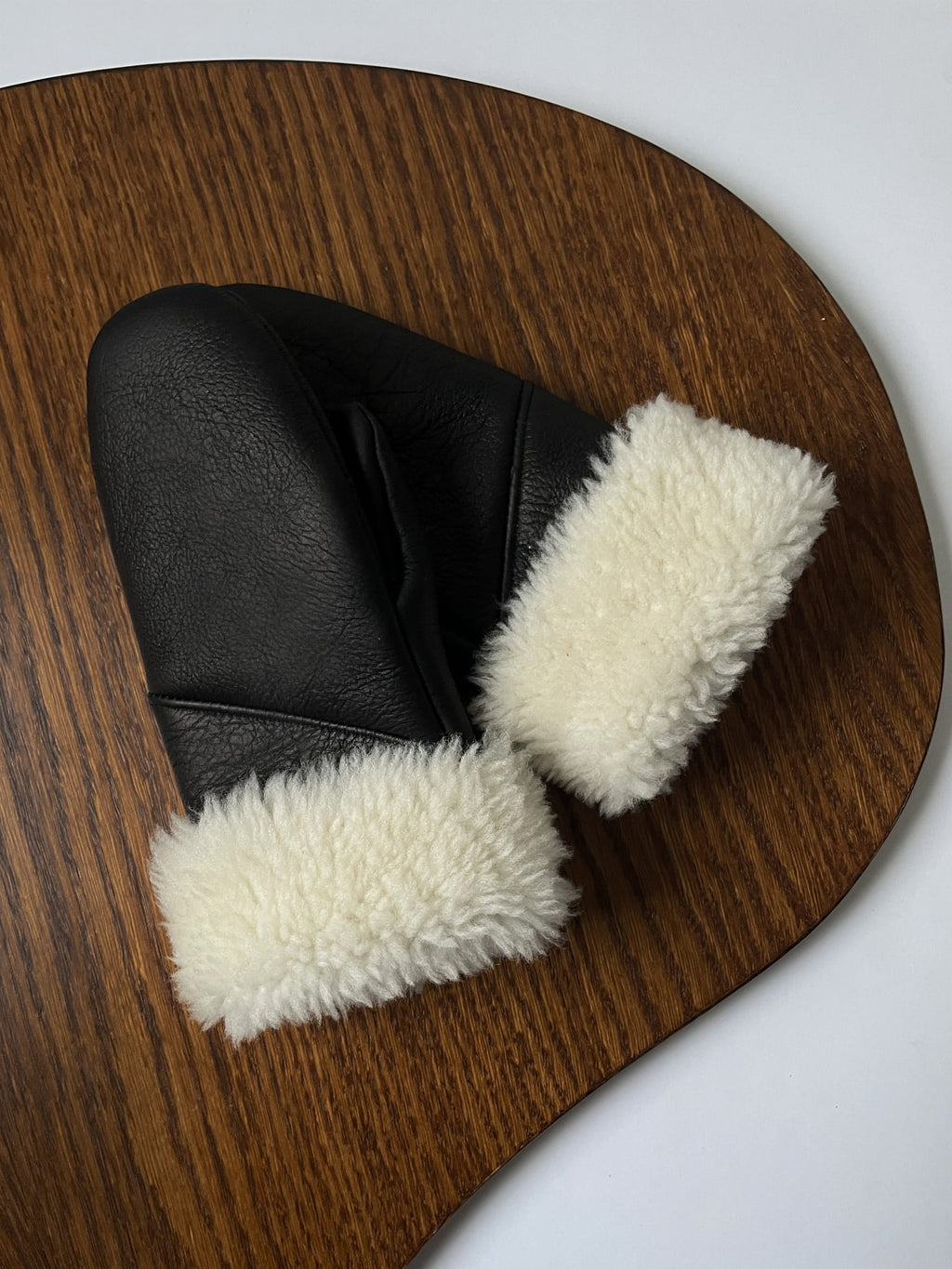 HANDMADE SHEEPSKIN GLOVES
