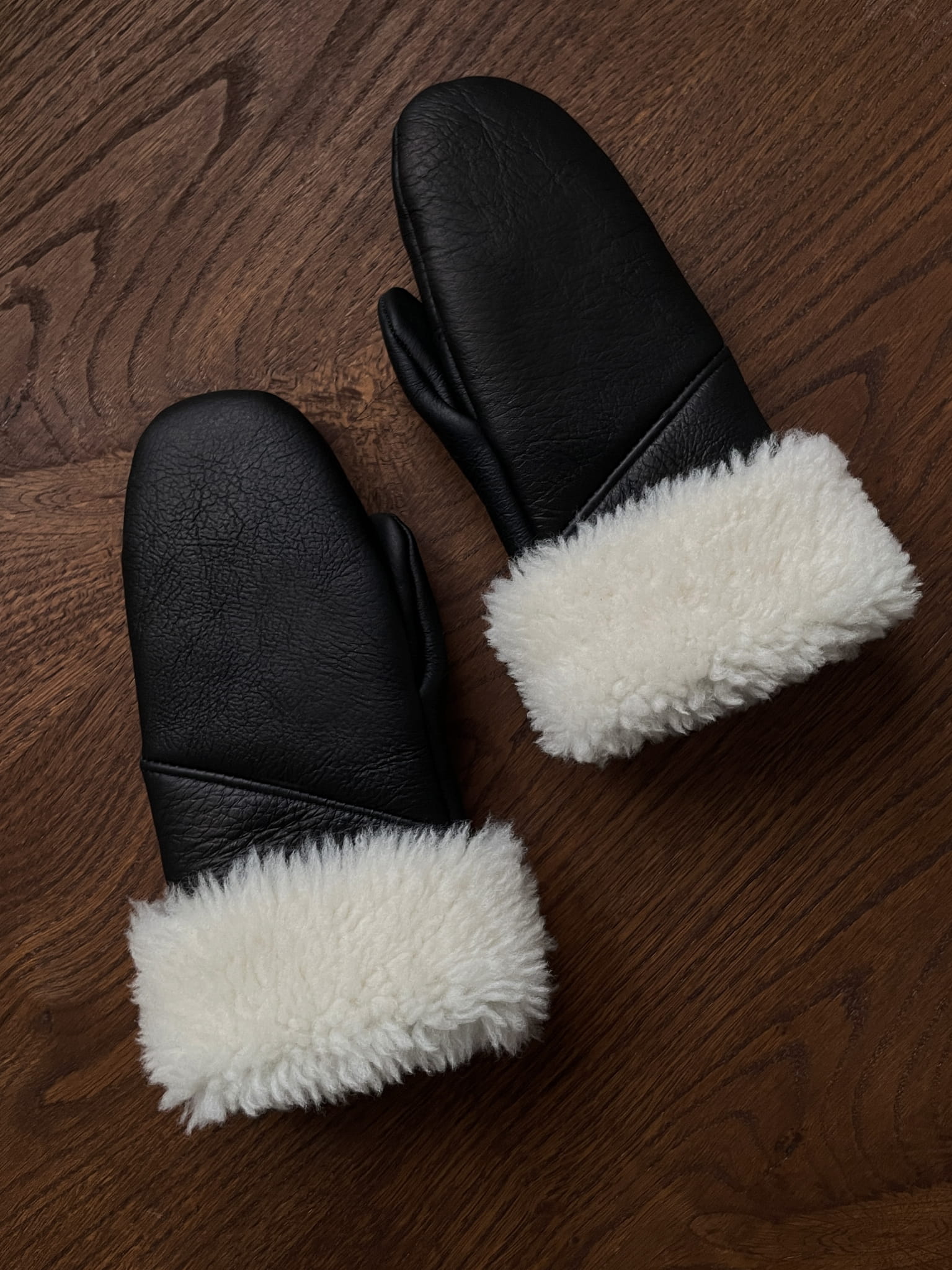 HANDMADE SHEEPSKIN GLOVES