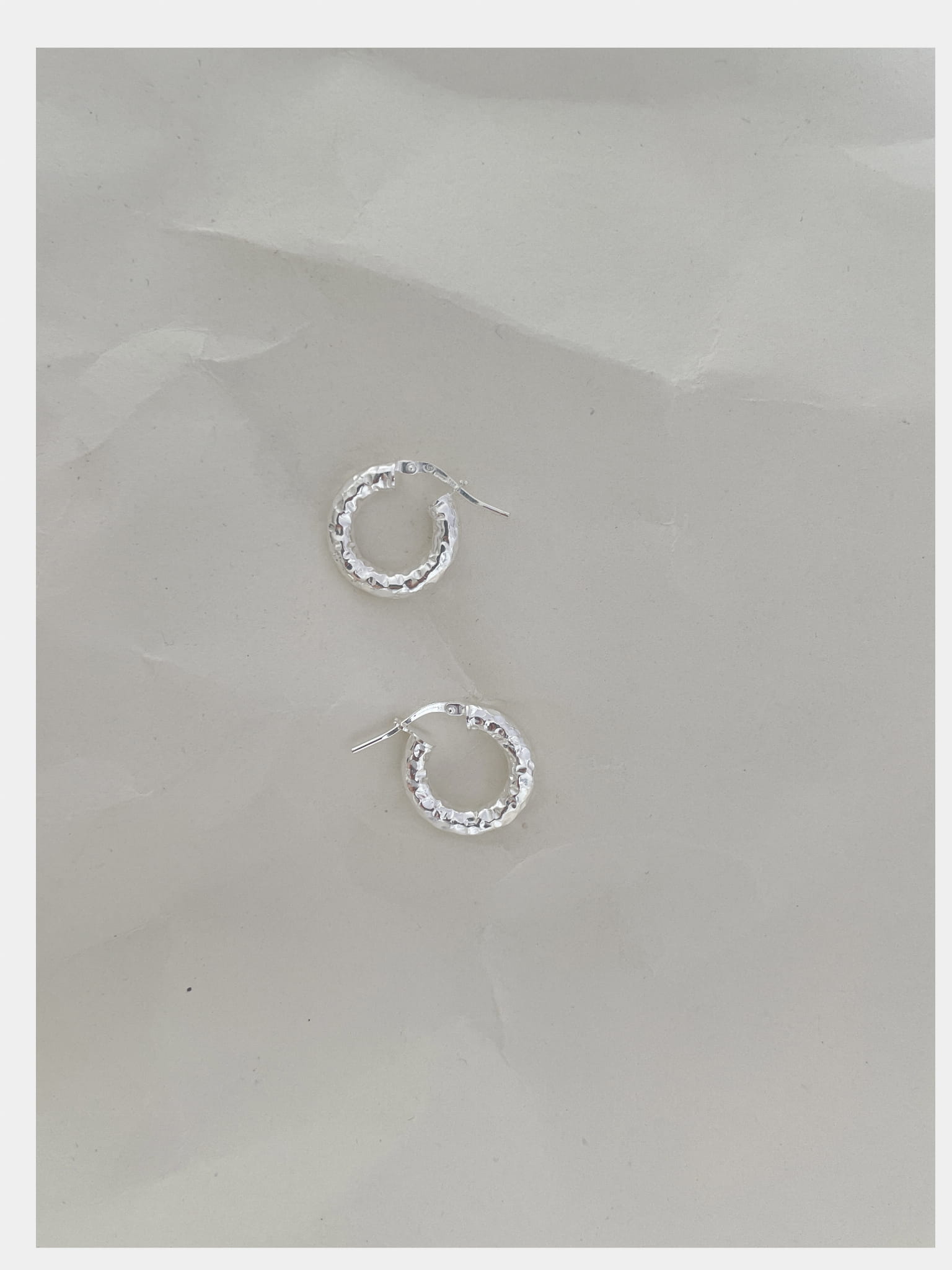 LORENN CRUSHED HOOPS EARRINGS