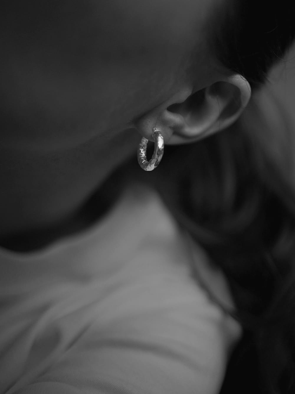LORENN CRUSHED HOOPS EARRINGS