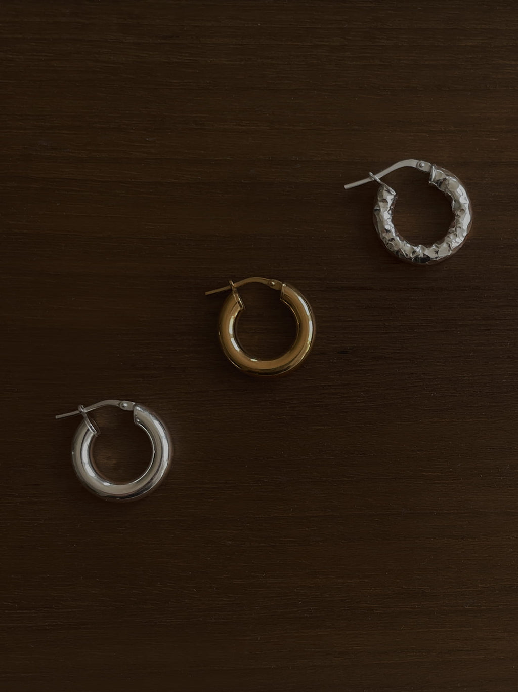 LORENN HOOPS EARRINGS