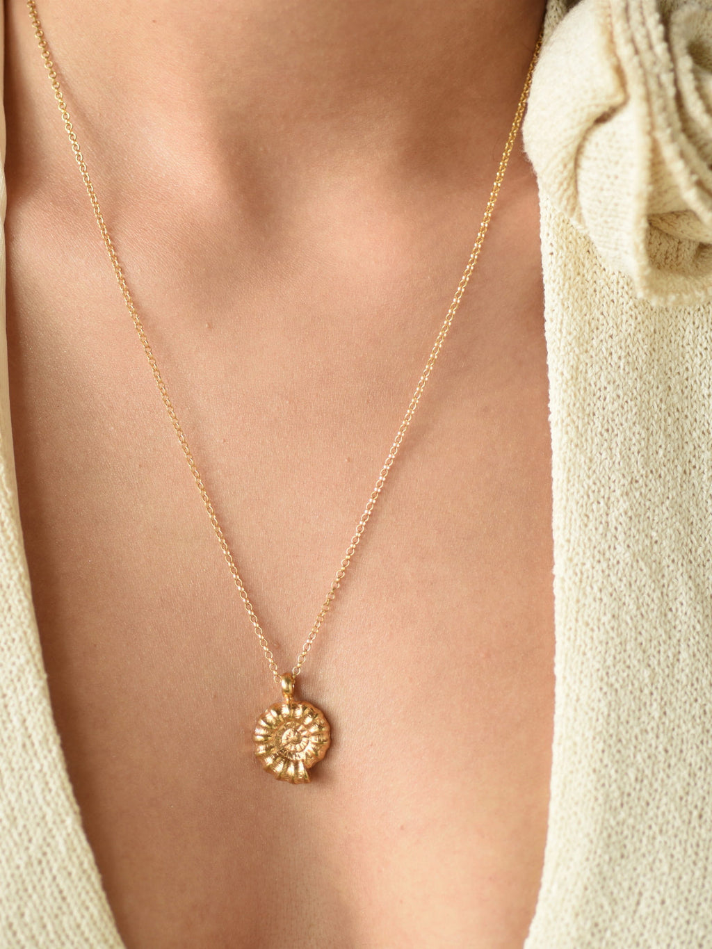 SNAIL GOLD NECKLACE