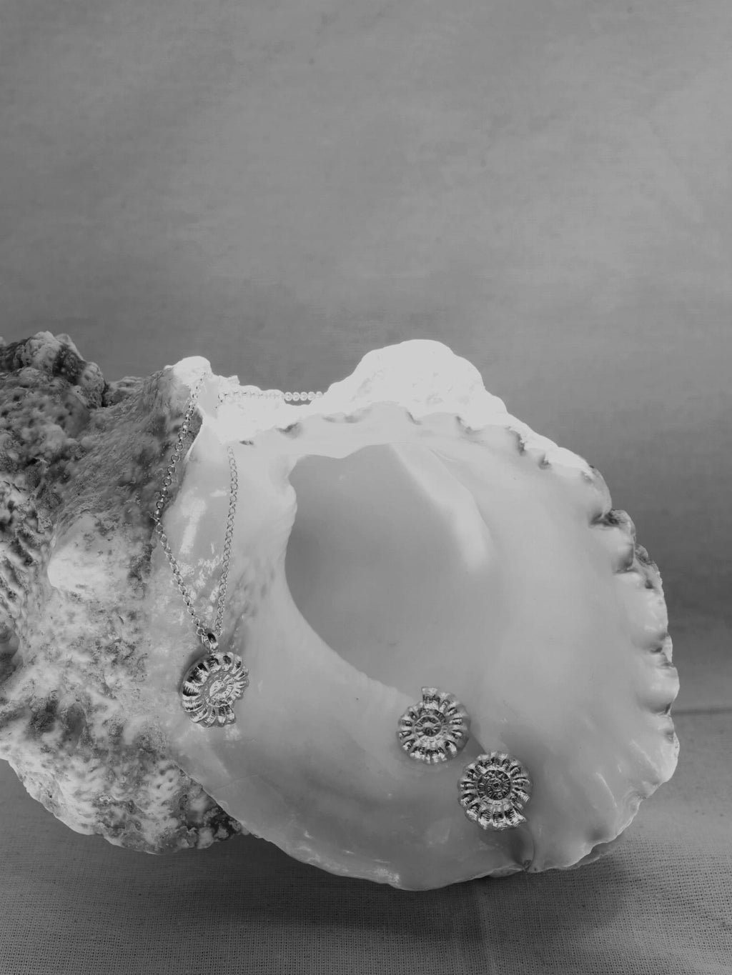 SNAIL SILVER NECKLACE