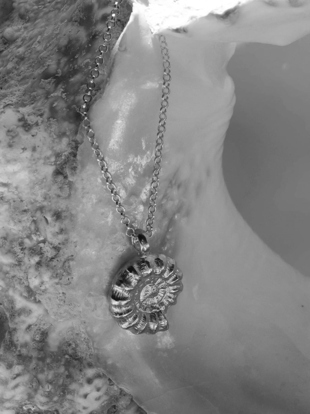 SNAIL SILVER NECKLACE