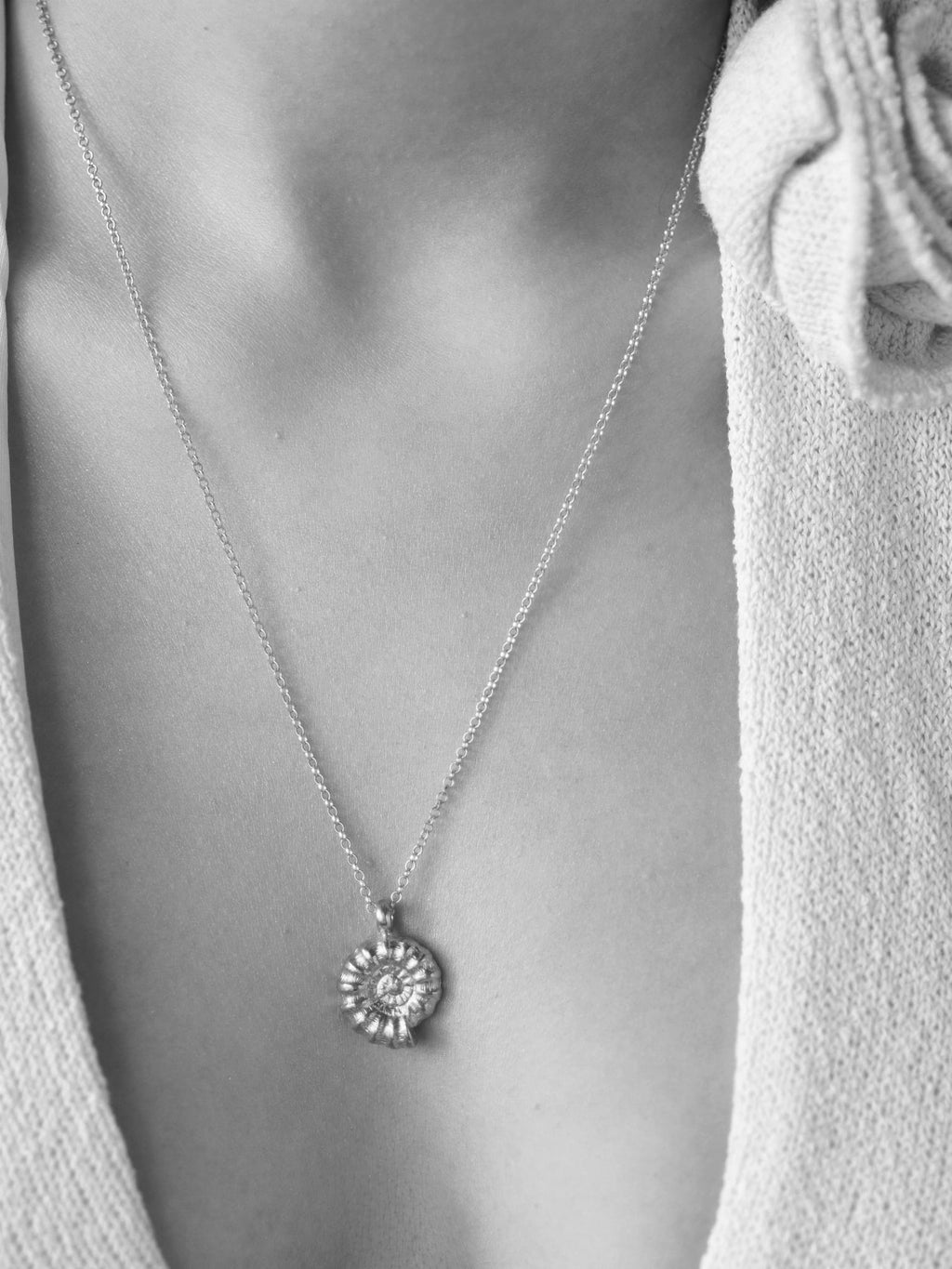 SNAIL SILVER NECKLACE