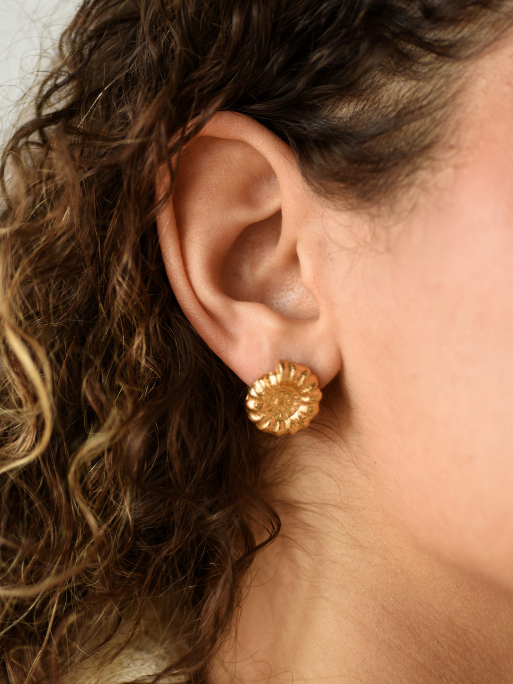 SNAIL GOLD EARRINGS