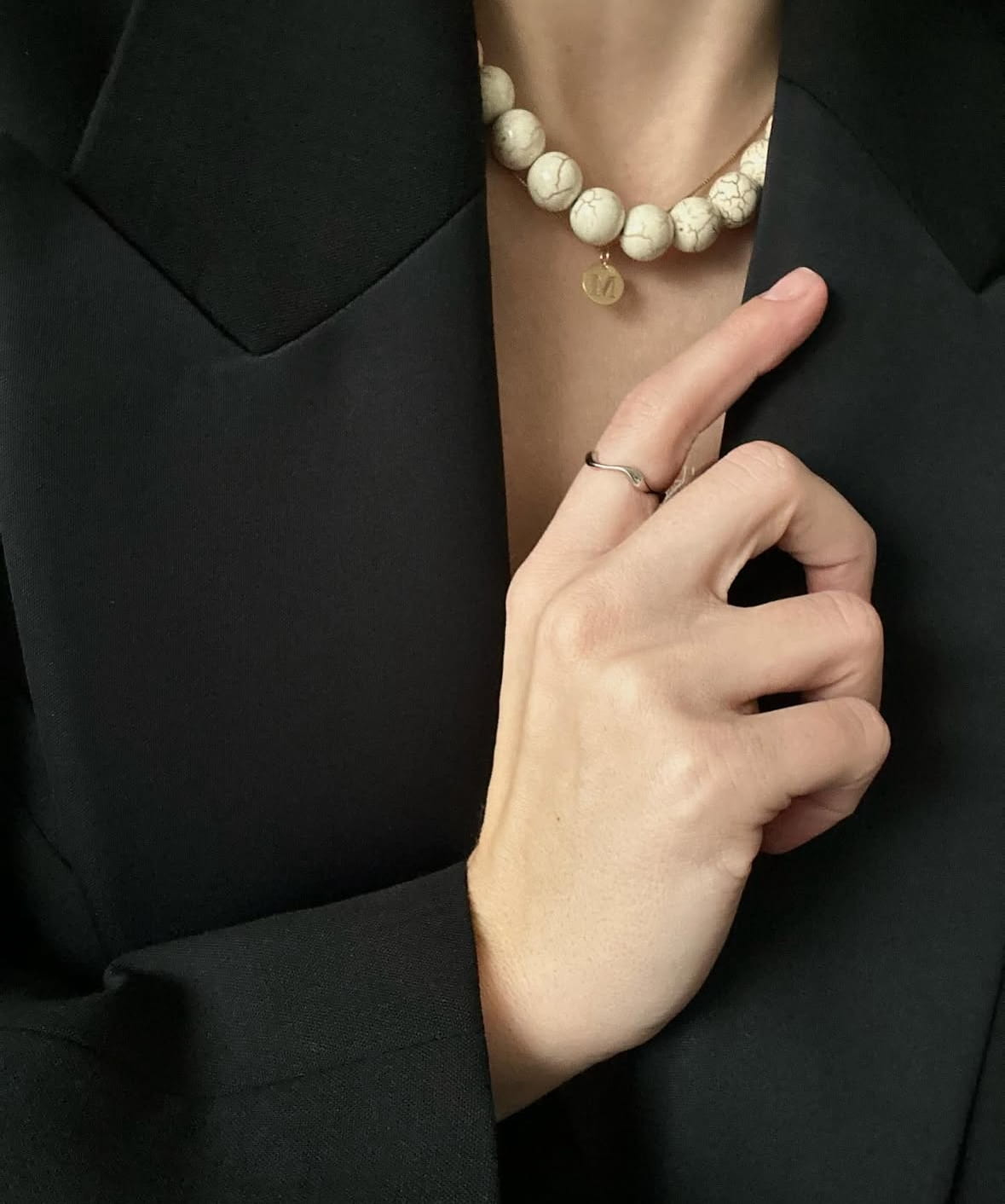 HOWLITE COLLAR CHOKER NECKLACE