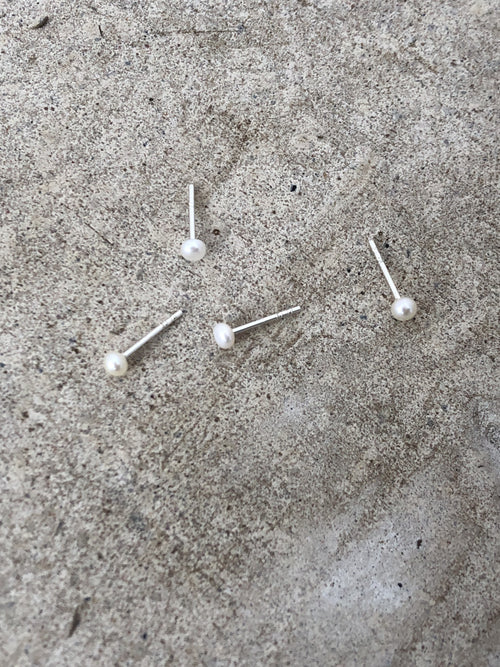 PETITE PEARL EARRINGS