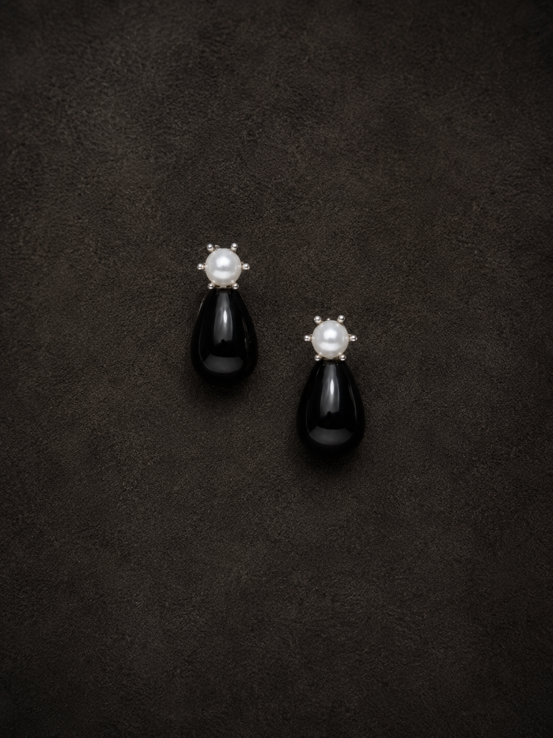 KOLCZYKI PERŁOWE CLEMENTINE | ONYX