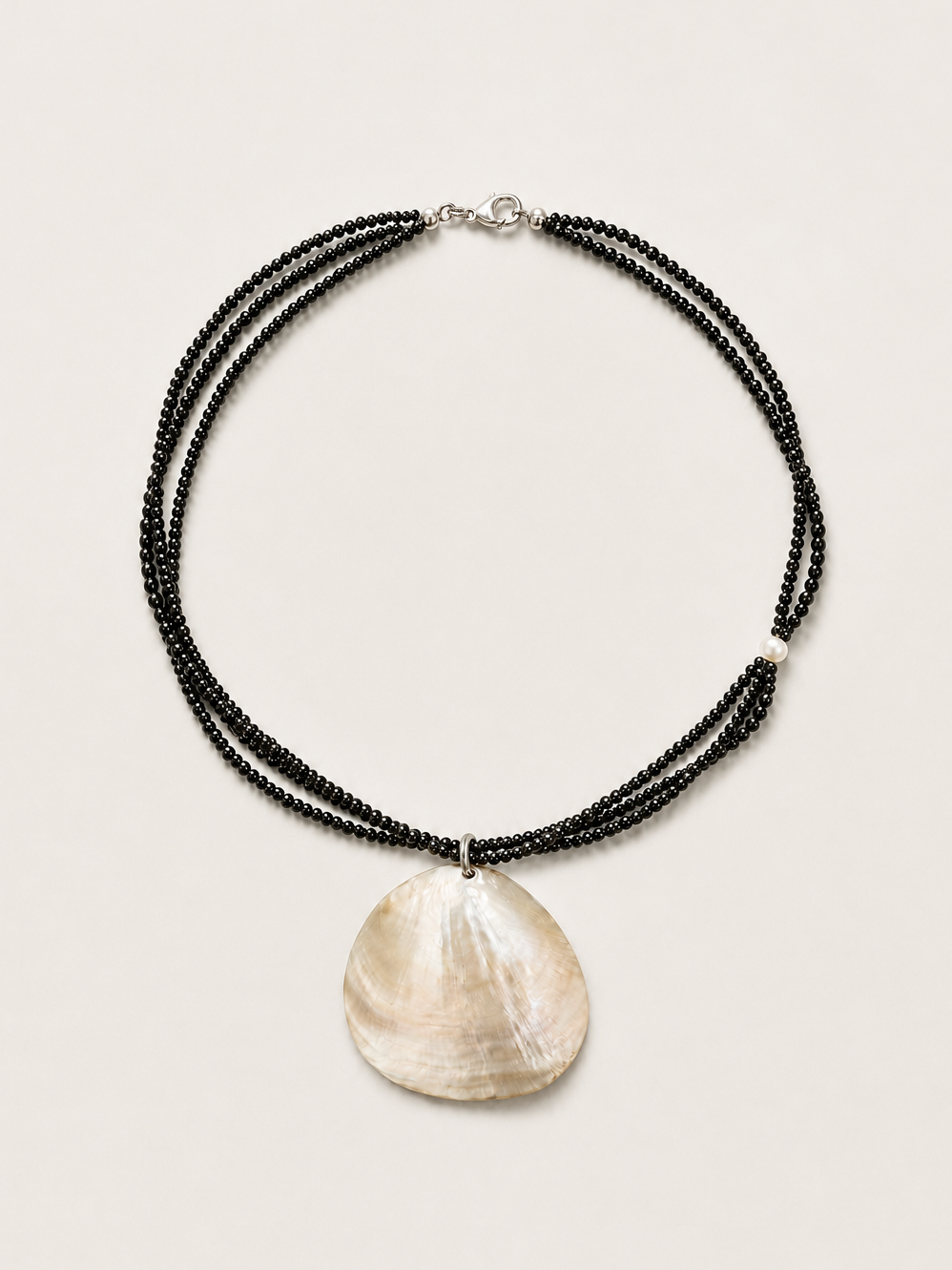 NASZYJNIK COLETTE SHELL | ONYX