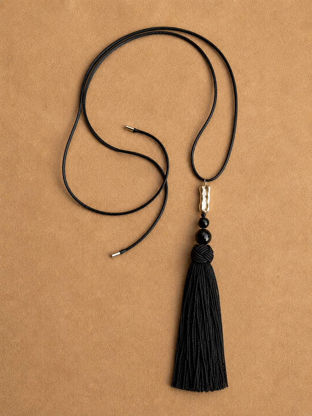NASZYJNIK ROMY TASSEL | SKÓRA ONYX SREBRO