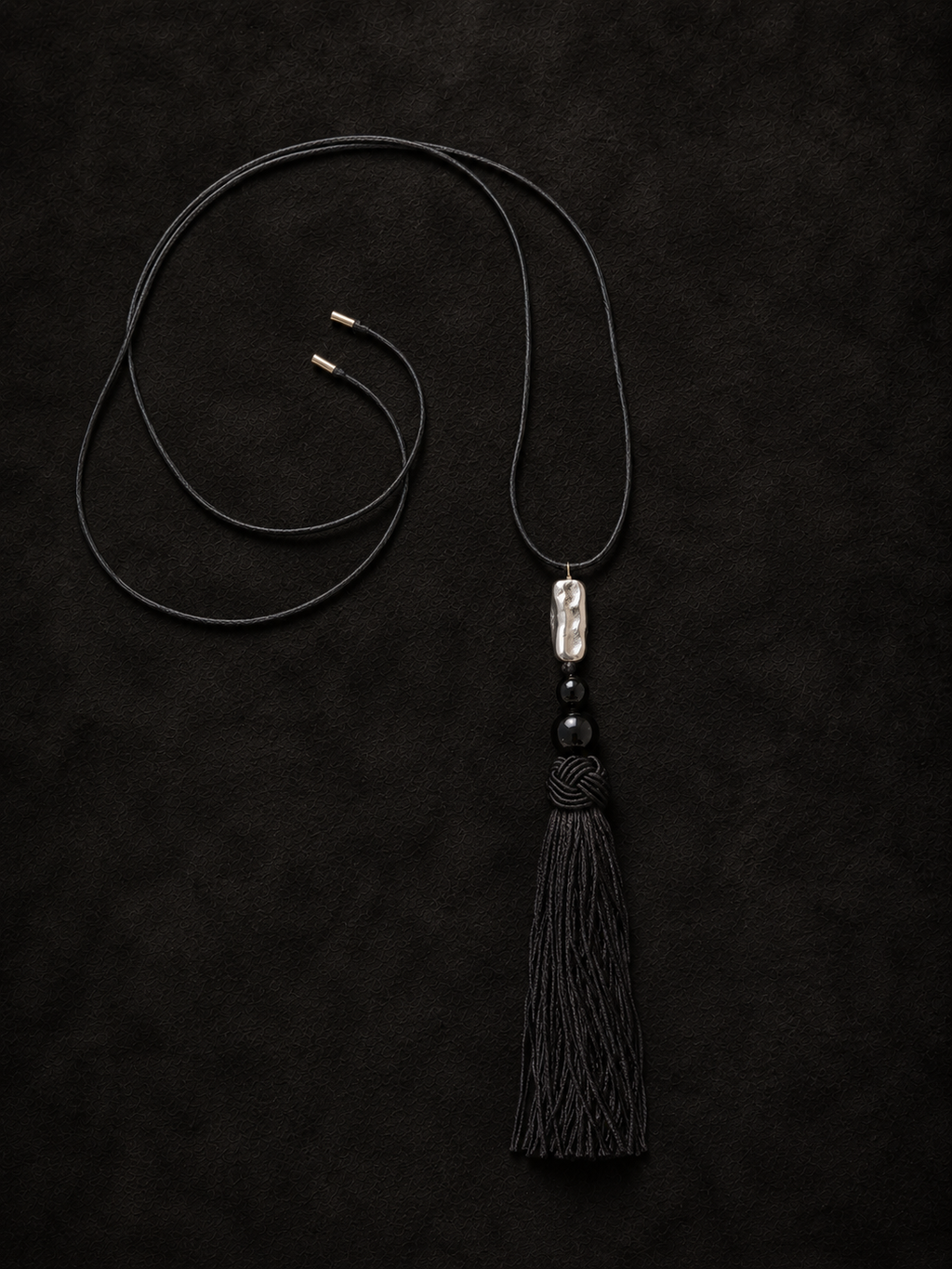 NASZYJNIK ROMY TASSEL | SKÓRA ONYX SREBRO