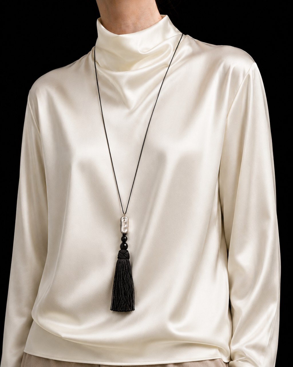 NASZYJNIK ROMY TASSEL | SKÓRA ONYX SREBRO