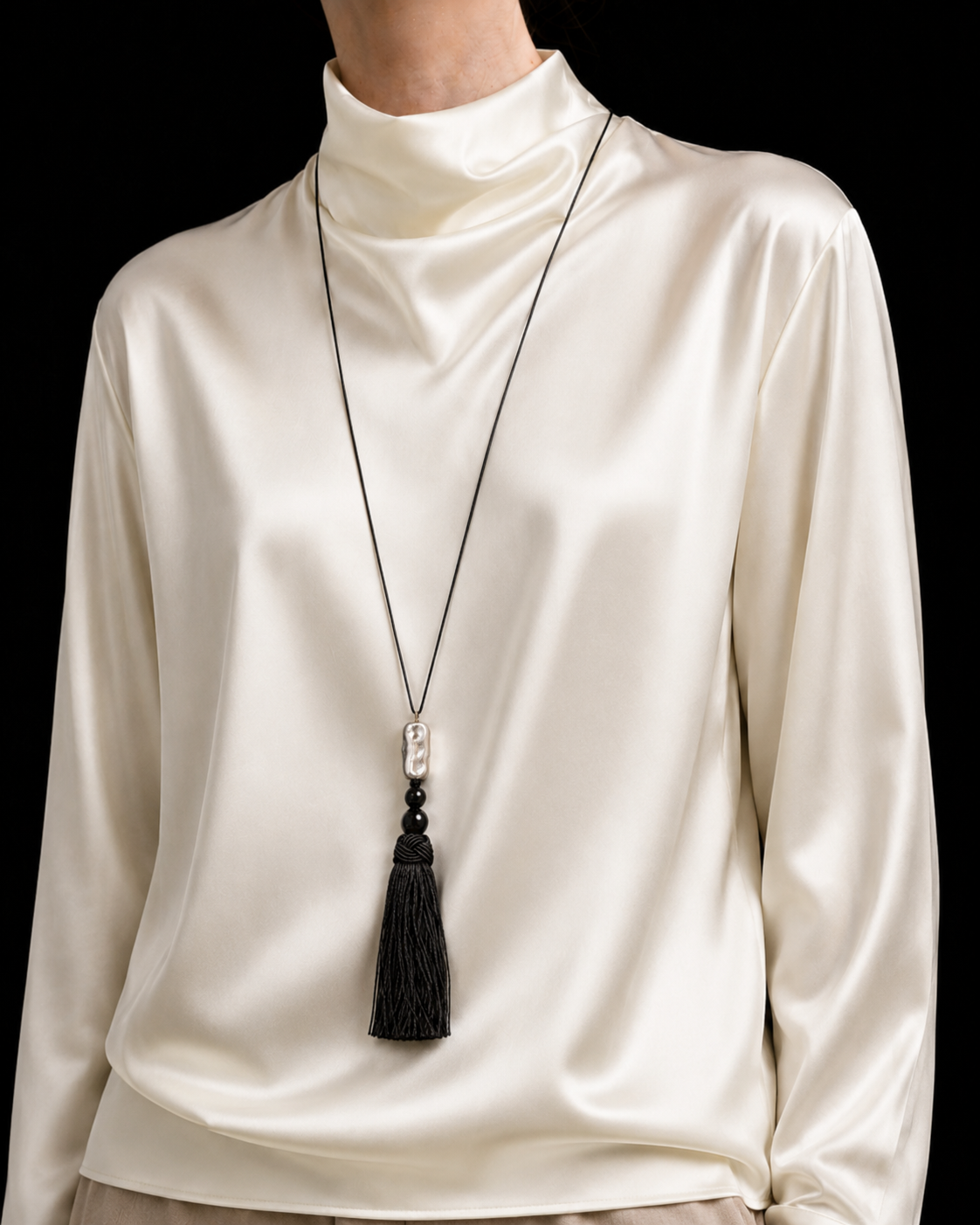 NASZYJNIK ROMY TASSEL | SKÓRA ONYX SREBRO