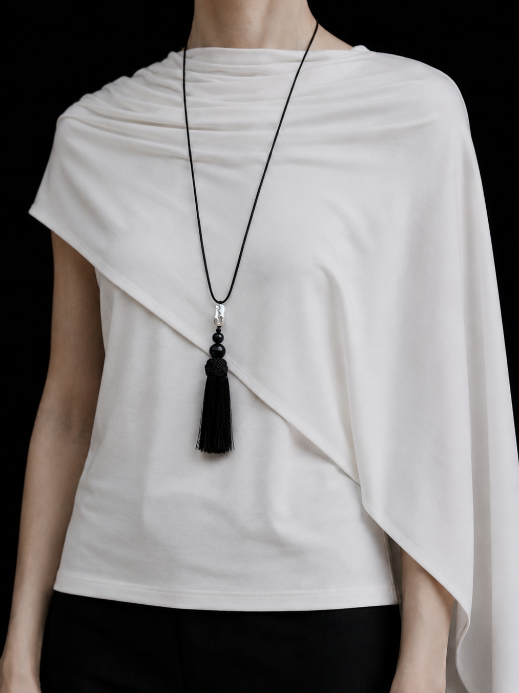 NASZYJNIK ROMY TASSEL | SKÓRA ONYX SREBRO