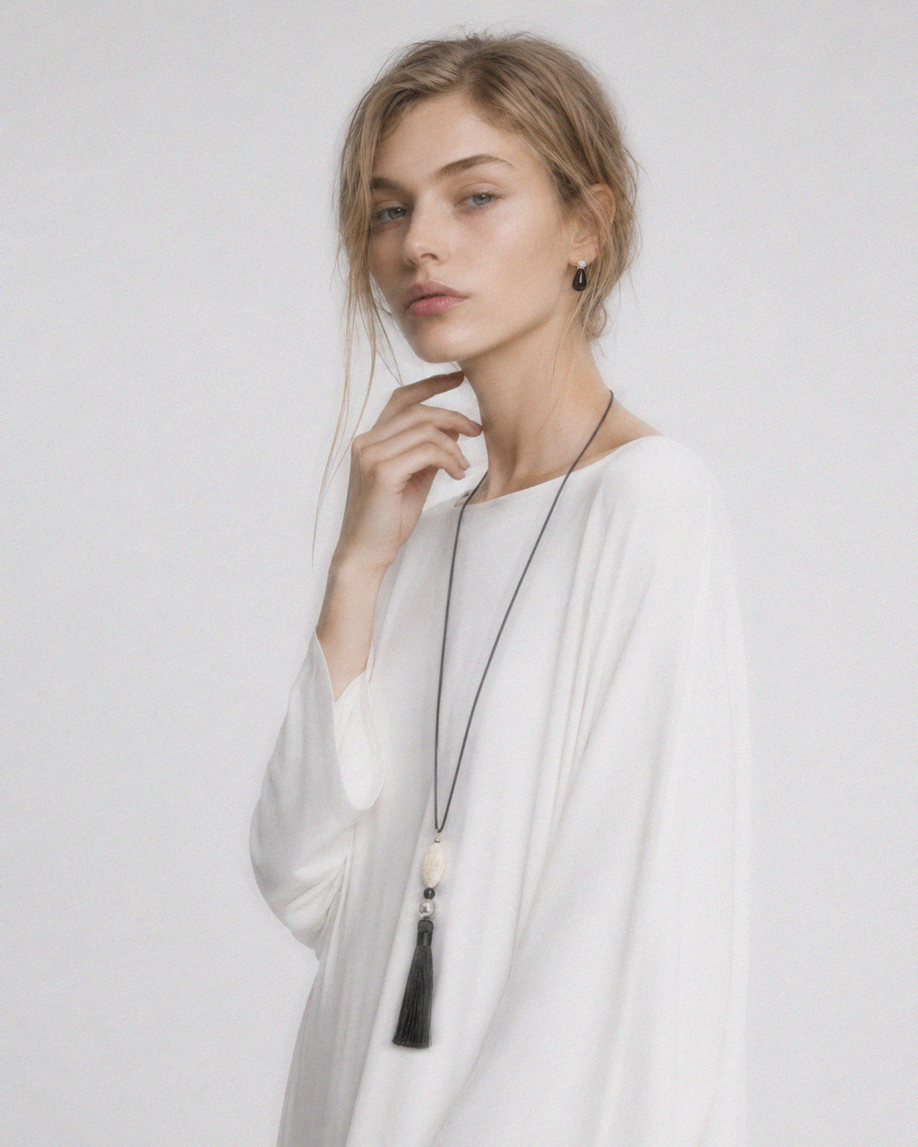 NASZYJNIK SYLVIE TASSEL | SKÓRA ONYX HOWLIT