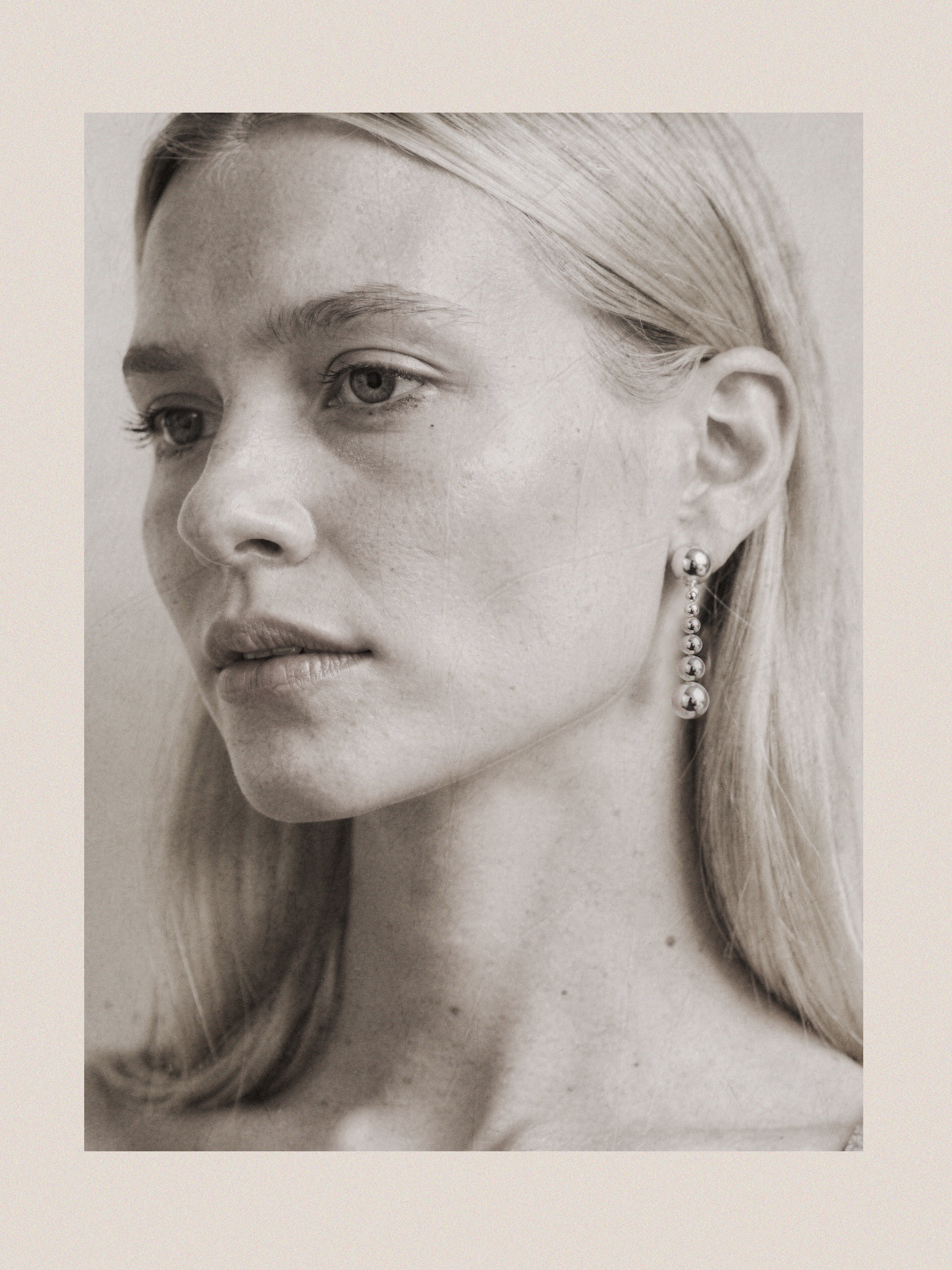 FIENA BALL EARRINGS